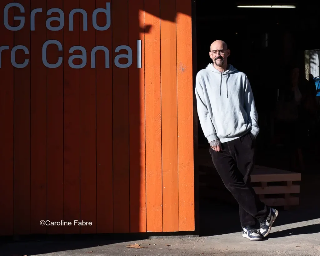 Benoît Sicre, scénographe, lors du Réveil Créatif 113 à La Fabrique du Grand Parc Canal VNF le 8 octobre 2025