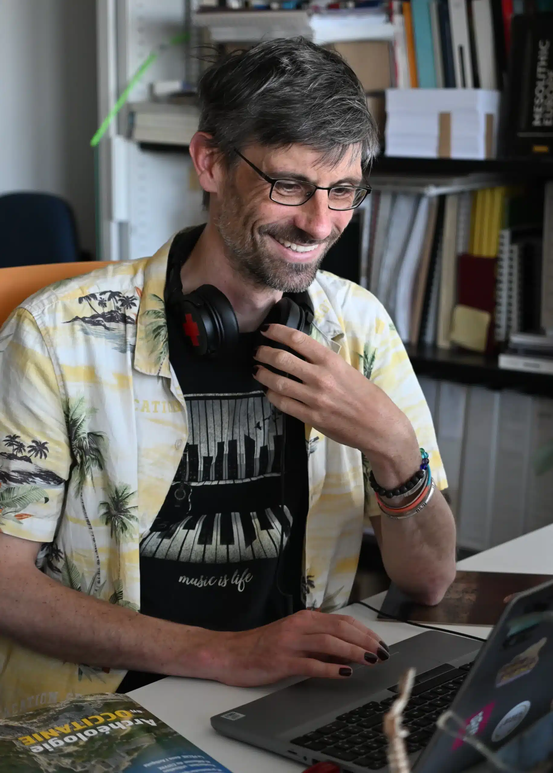Benoît Sicre, scénographe, lors du Réveil Créatif 113 à La Fabrique du Grand Parc Canal VNF le 8 octobre 2025